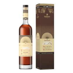 Հայաստան Կոնյակ 10տ (տուփով) 750մլ
